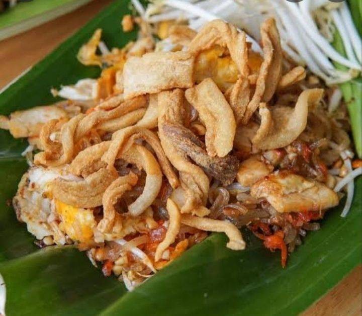 ผัดไทย กากหมู