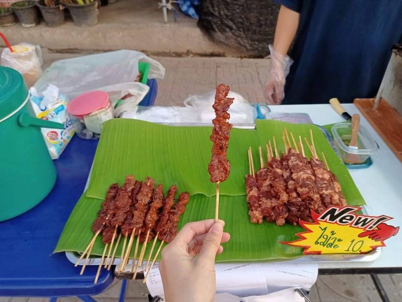 เนื้อย่าง ไม้ละ 10 บาท