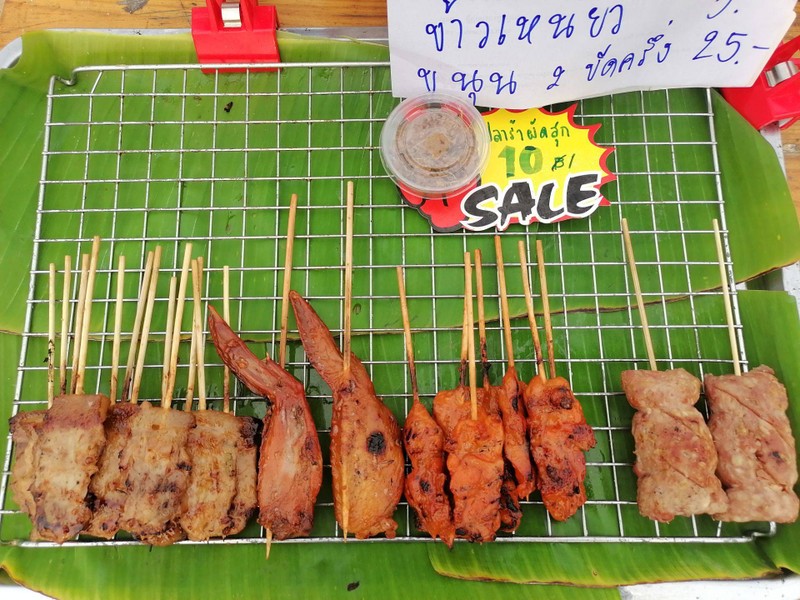 หมูปิ้งโบราณ​ 🐷​ หมูชิ้น​ ติดมัน​ หอมเครื่อง​เทศ​ 😋 ไก่นุ่มละมุนลิ้น​ แหนมเปรี