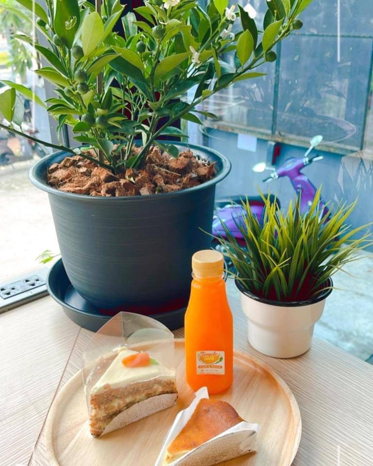 Carrot cake , Orange juice 