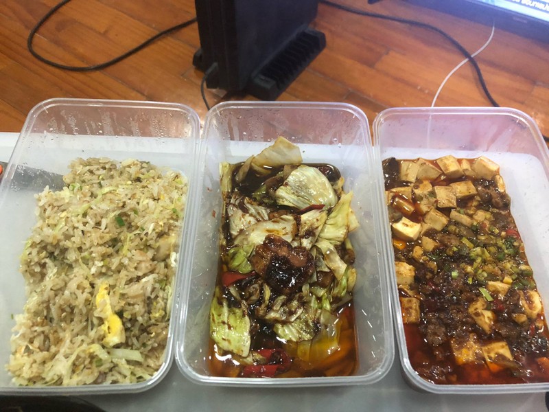 ผัดเต้าหู้กับข้าวผัดไก่