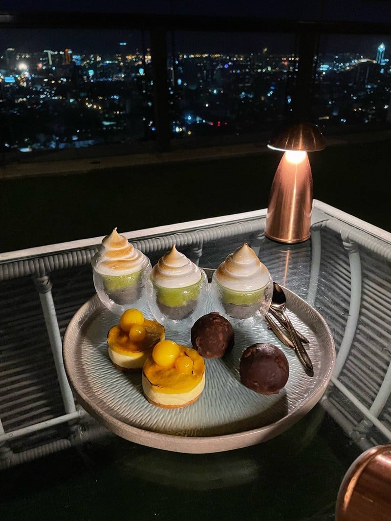 ไอศครีมชาเขียวเมอแรงค์ • ไอศครีมชาเขียวเมอแรง ร้าน Saffron Sky Garden