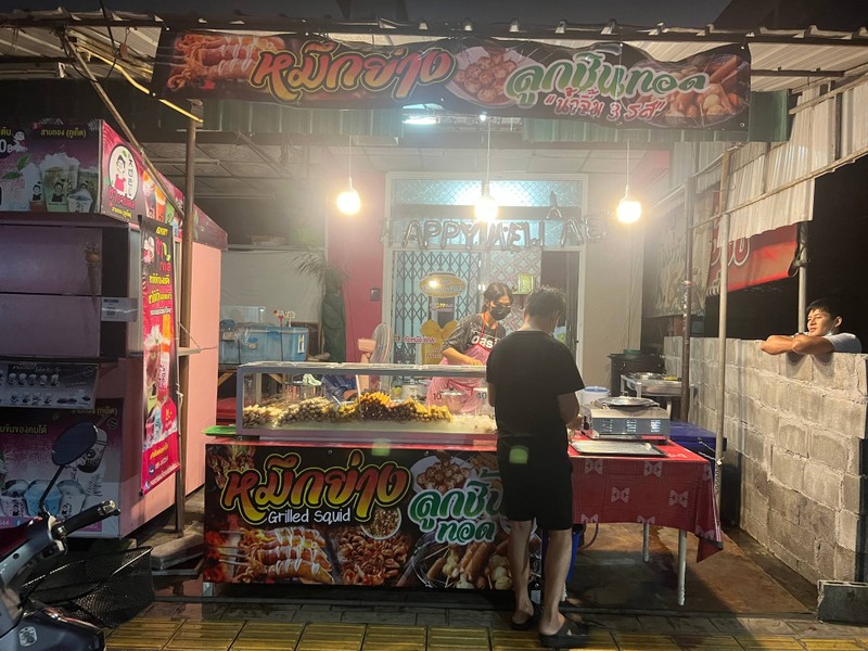 หมึกย่างลูกชิ้นทอด