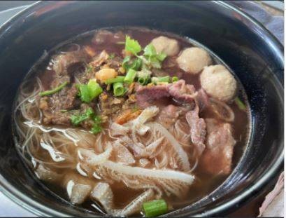 หมี่ขาวรวมเนื้อน้ำตกอร่อยเด็ดมากๆ