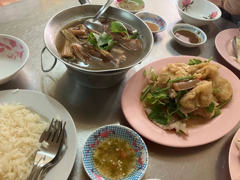 แพะตุ๋น กระเพาะปลาผัด