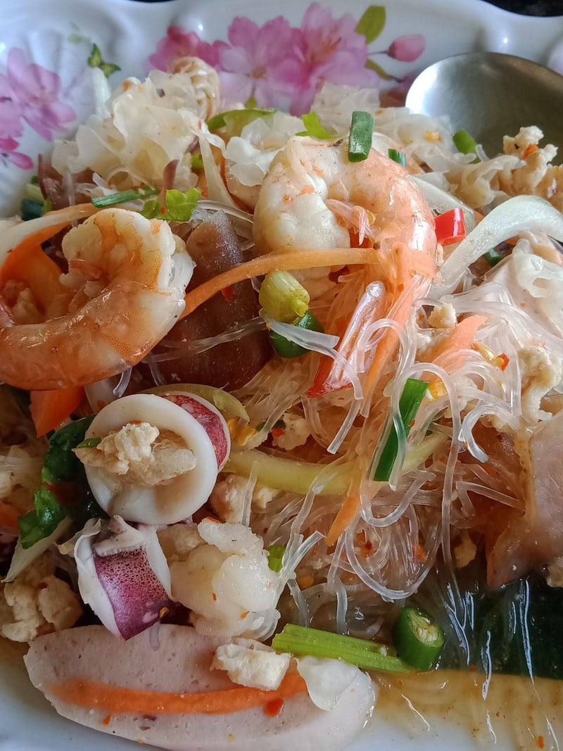 ยำวุ้นเส้นทะเล