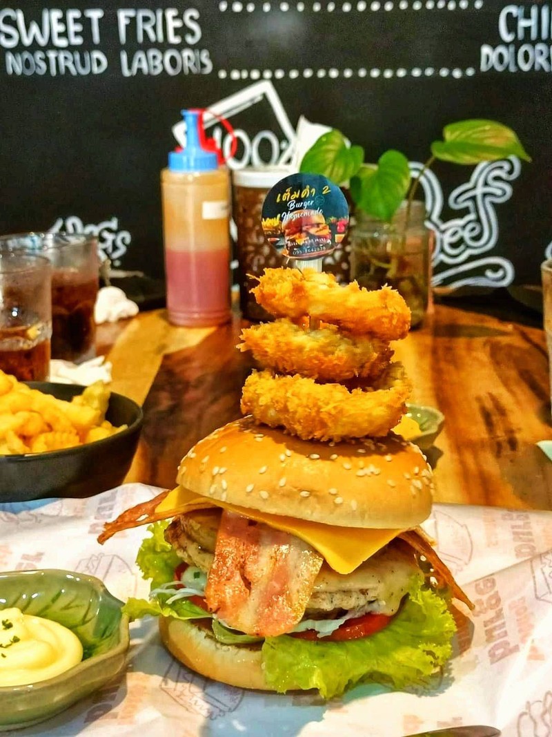 แนะนำครับ อร่อยมาก มีซอสสูตรพิเศษ ของร้านด้วย