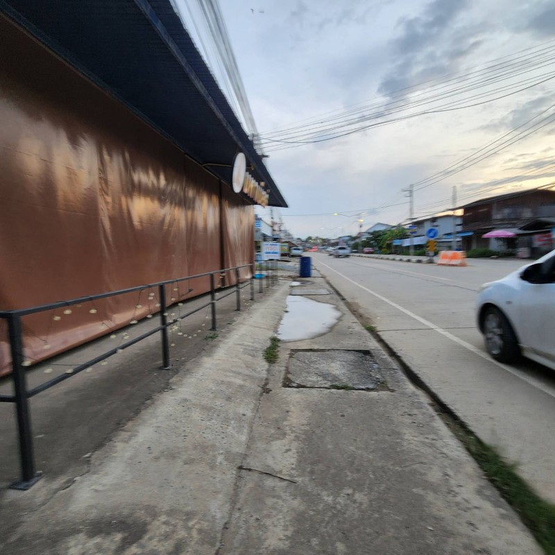 ที่จอดรถข้างทาง