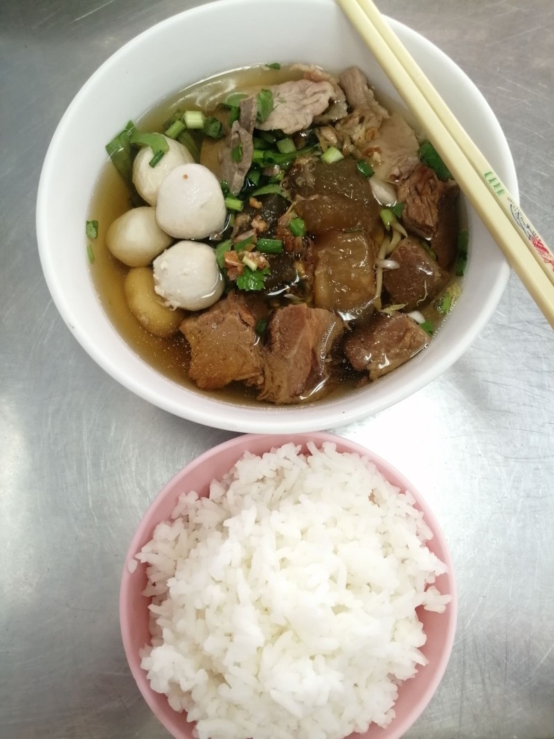 เกาเหลา​รวม​ข้าวเปล่า