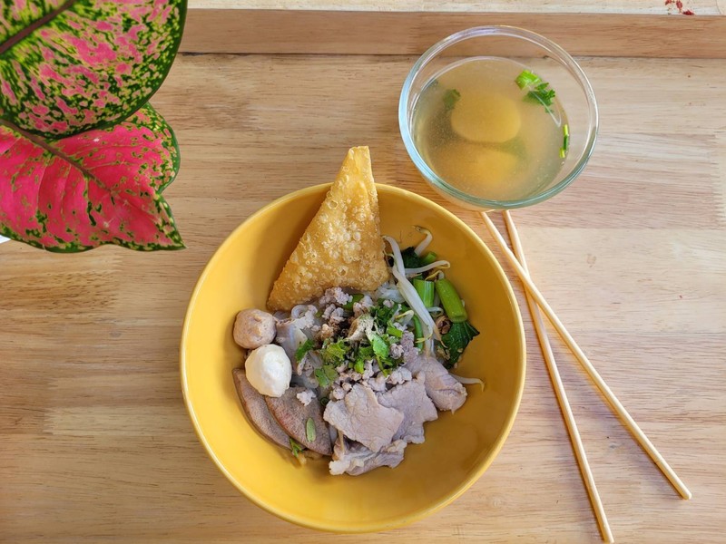 ก๋วยเตี๋ยวธรรมดาแห้ง