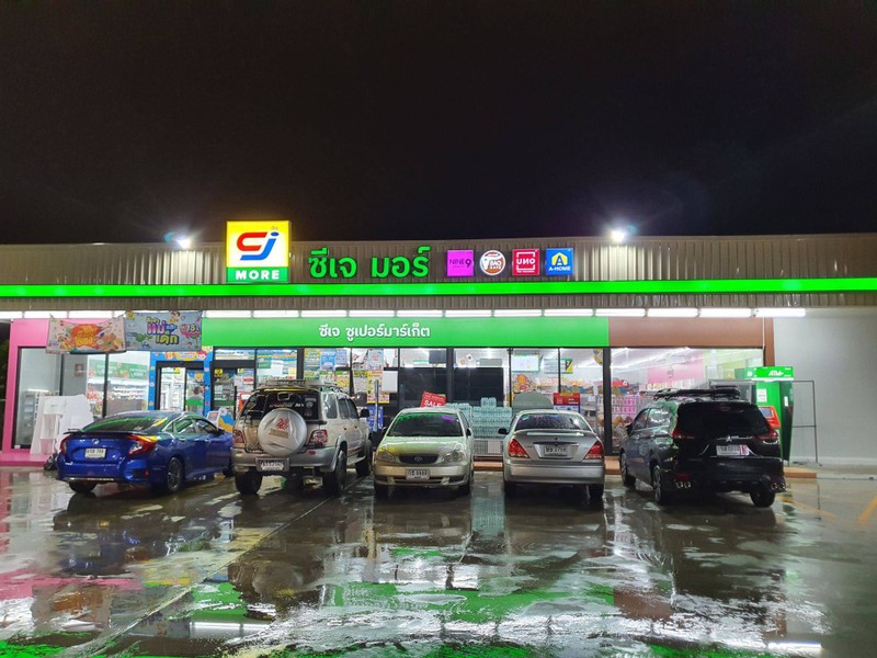 เปิดบริการแล้วครับ  มีห้องแอร์เย็นสบายๆนั่งทานได้นะครับ