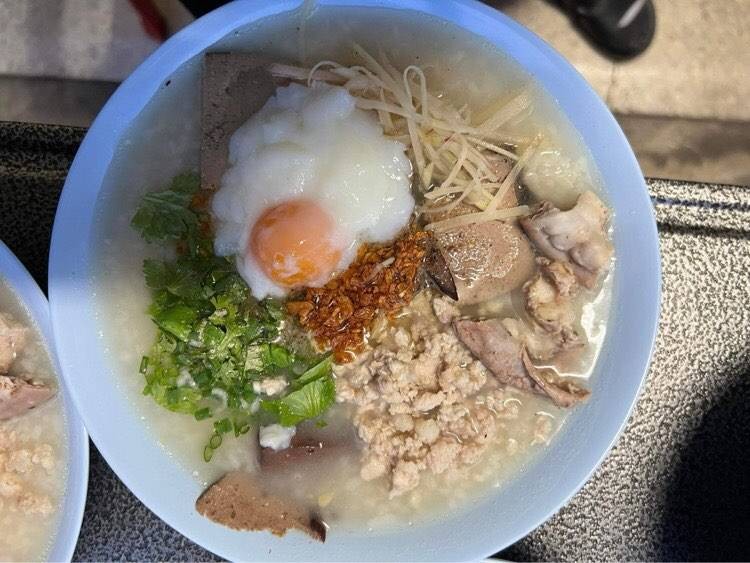 ข้าวต้มเครื่อง ขาย ตี5 - 9โมงเช้า
ตามภาพ 30 บาท