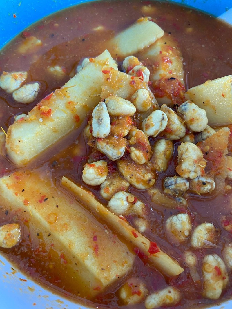 แกงส้มนอดมะพร้าวไข่ปลาแป้น 