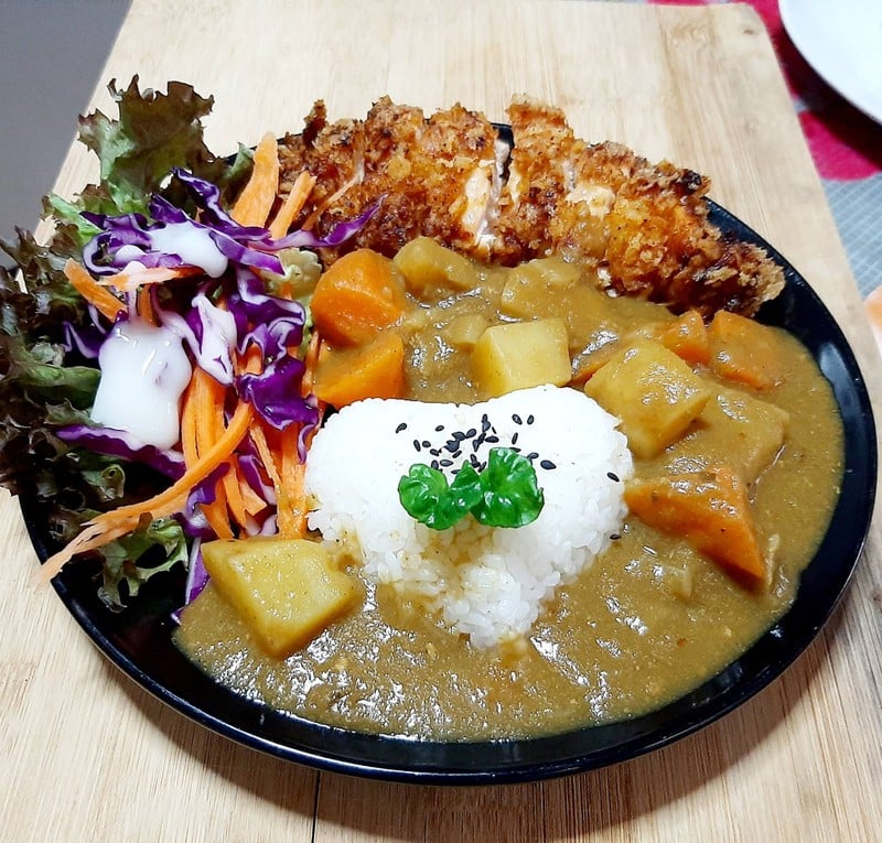 สำหรับ 1 คนทาน
- ข้าวญี่ปุ่น
- แกงกะหรี่ญี่ปุ่น
- ไก่ทอด
- ผัก+น้ำสลัด