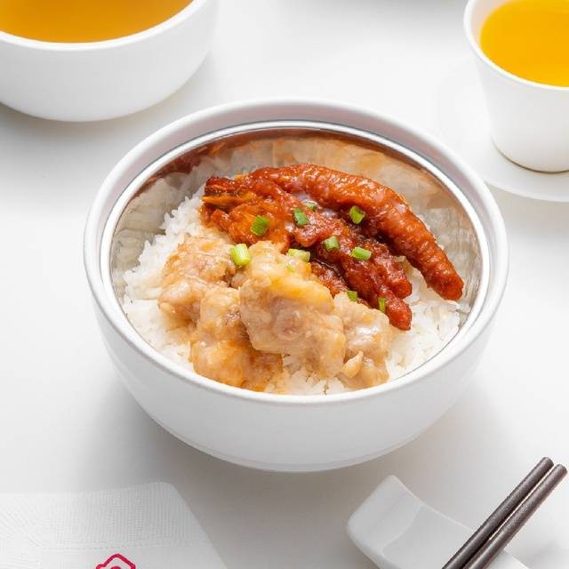 ข้าวขาไก่นึ่งกับซี่โครงหมู