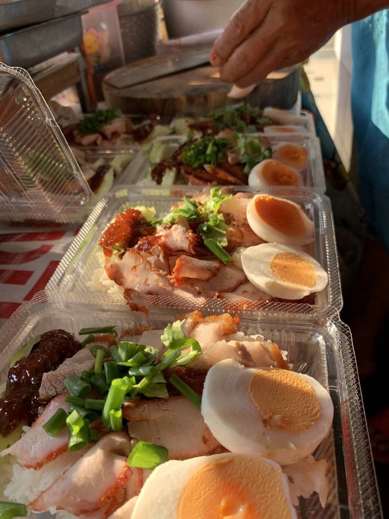 ข้าวหมูแดง