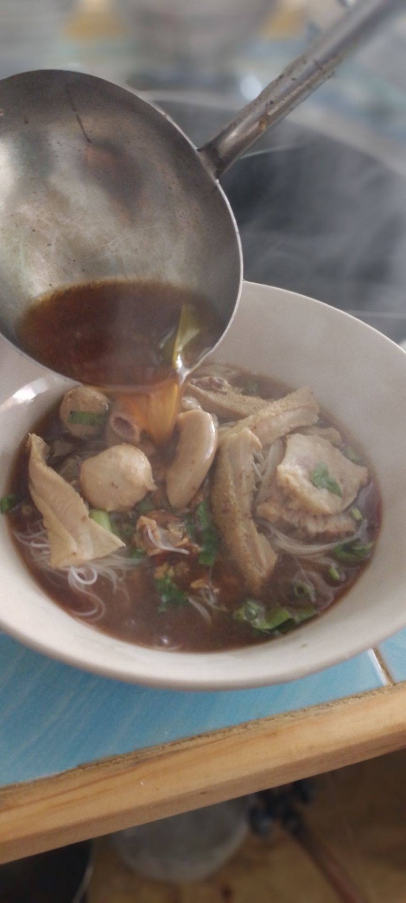 ก๋วยเตี๋ยวต้มใส้เนื้อ สูตรโบราณ โดยเจ๊ไฝ(เจ้าเก่า)