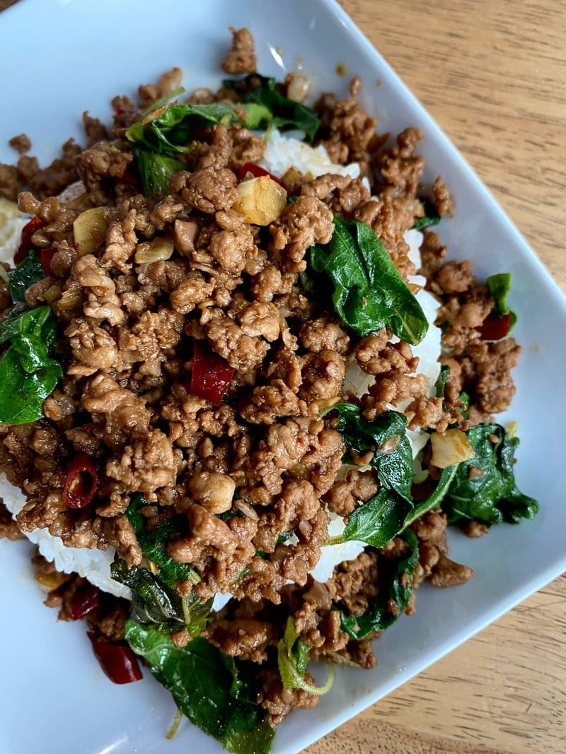 ข้าวกะเพราหมูพริกแห้ง