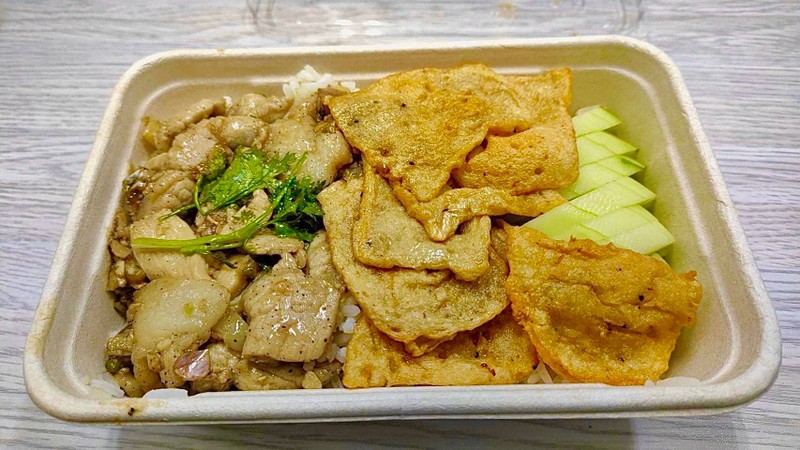 หอมกระเทียมพริกไทยมากก หมูยอก็อร่อย ข้าวให้เยอะ น้ำซุปนัวหอมฟัก ดีย์!!!!!! 