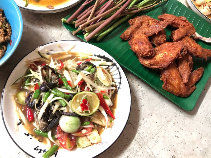 ไก่ทอด คู่กับ ส้มตำ  🤤🤤 