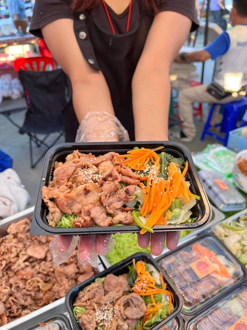 กล่องหยก หมูย่าง