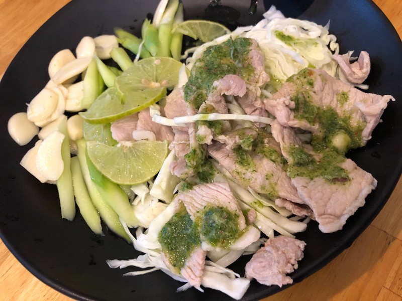 หมูมะนาว กินที่ร้าน