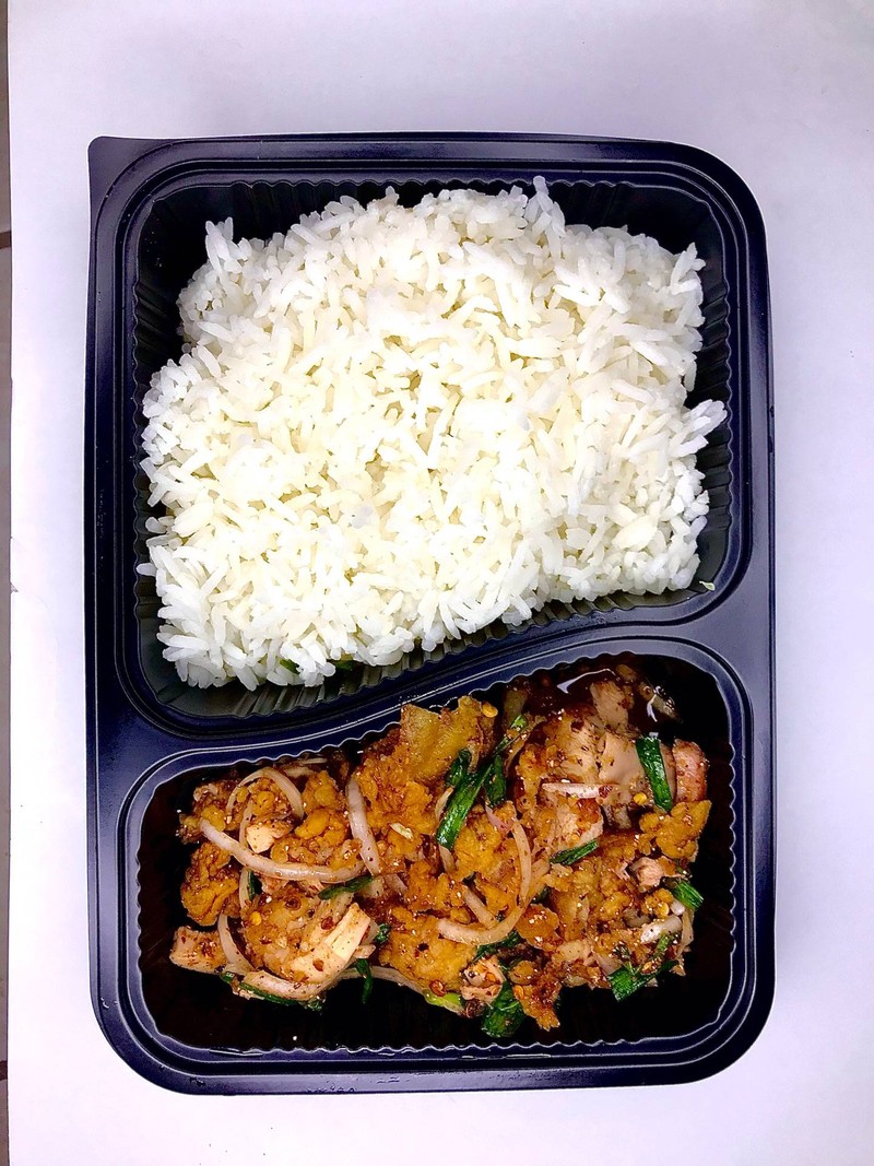 ยำไก่แซ่บ