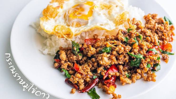 กระเพราหมูสับไข่ดาว