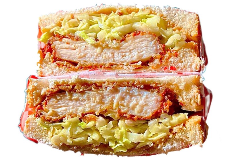 ไก่ทอดทงคัตสึกรอบๆ พร้อมซอสคัตสึรสชาติกลมกล่อมกินคู่กับโคลสลอว์ อร่อยอิ่มอย่างลง