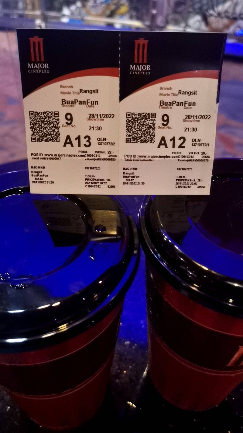 #บัวผันฟันยับ ได้มาแบบ นั่งคุยกับแม่อยู่ดีๆ ก็มีหนุ่มสาวคู่หนึ่งยื่นให้มา🥰