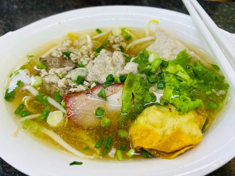 ไม่ได้ลด50% ทุกเมนูอย่างที่แจ้งนะคะ น้ำกับขนมหวาน ไม่ร่วมโปร ก่อนไปทานเช็คดีๆ ก่