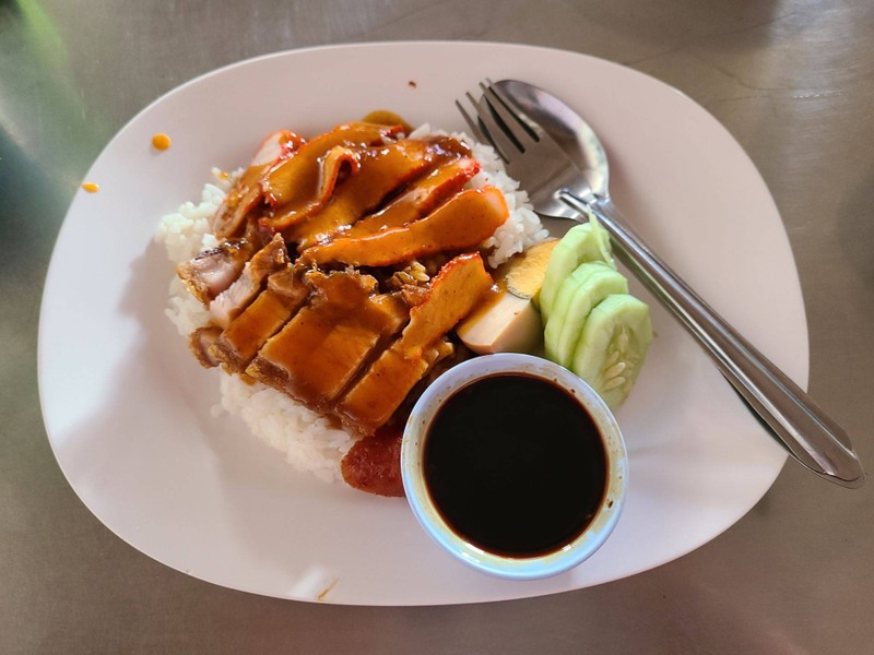 ข้าวหมูแดง-หมูกรอบ