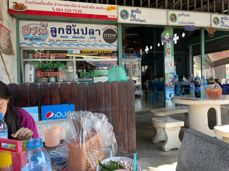 หน้าร้านติดถนน