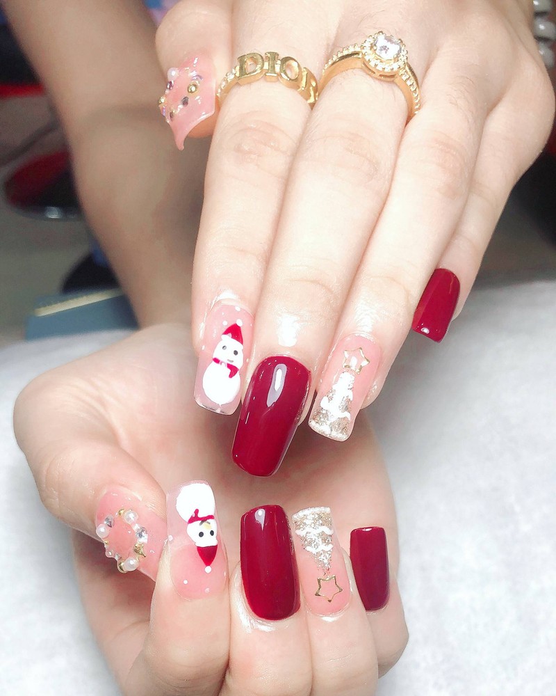 ทำเล็บ และต่อเล็บ เบาสบาย และลายเพนท์สวยค่ะ แนะนำร้านนี้นะคะ ชั้นgเซลทรัล