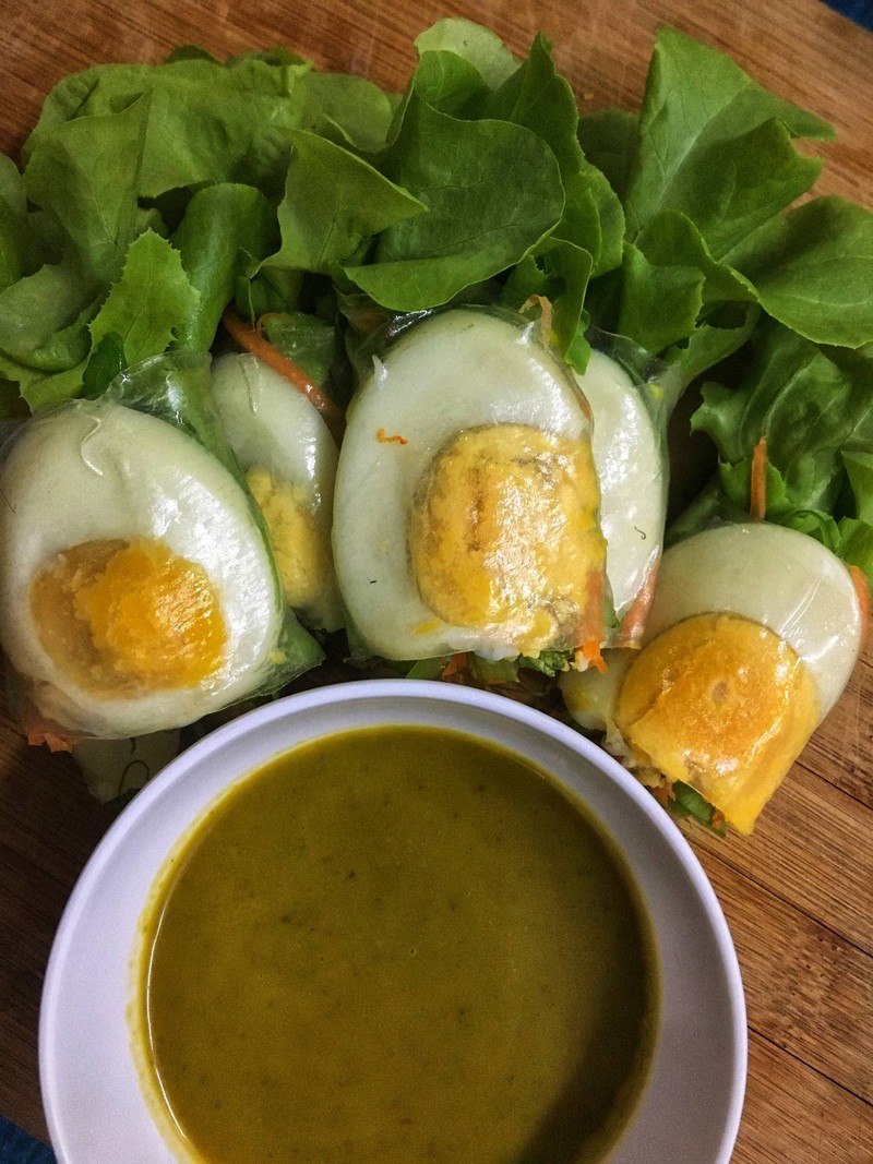 โรลไข่ต้ม+น้ำสลัดซีฟู๊ดแซ่บๆ