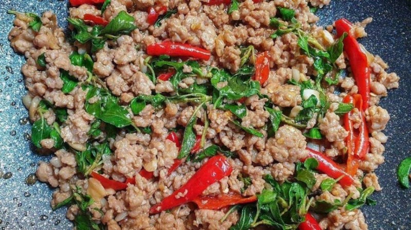 ผัดกระเพราะหมูสับ