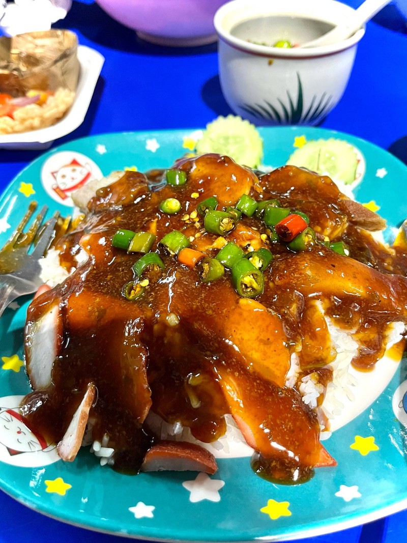 ข้าวหมูกรอบหมูแดง