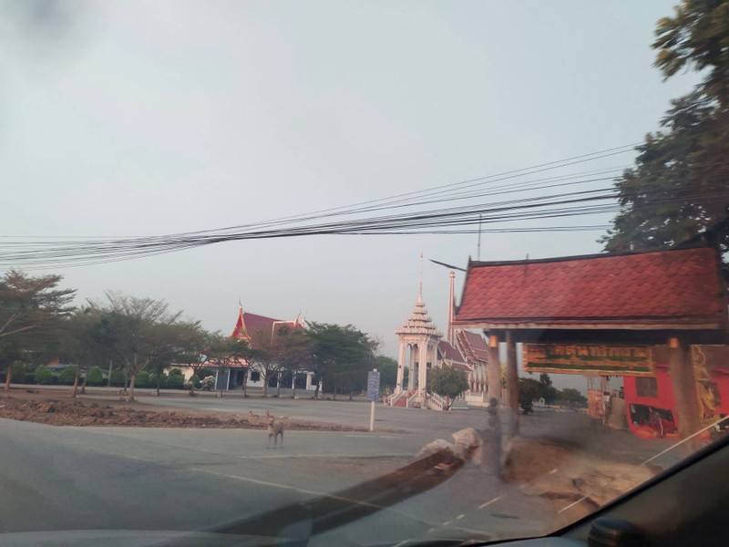 ด้านหน้าวัด 