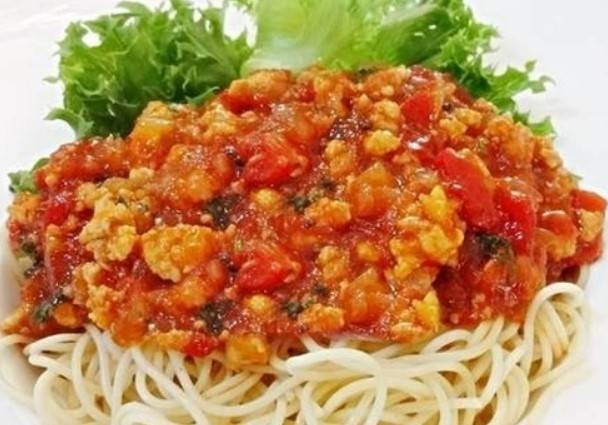 สปาเกตตี้ซอสมะเขือเทศหมูสับ