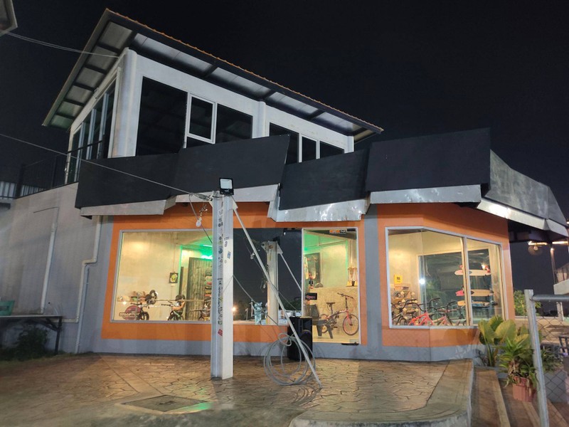 ร้านจำหน้าจักรยานขาไถ จักรยาน BMX สเก๊ตบอร์ด และอุปกรณป้องกันความปลอดภัย