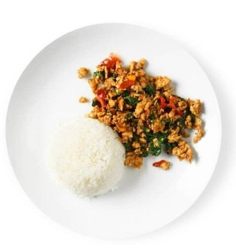 กระเพาหมูสับราดข้าว