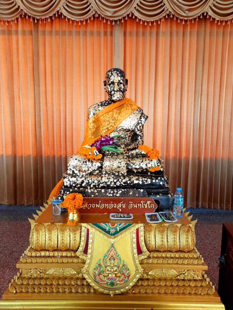 สักการะหลวงพ่อทองสุข ตอนนี้ประดิษฐานอยู่ในวิหารแปดเหลี่ยมครับ 🙏