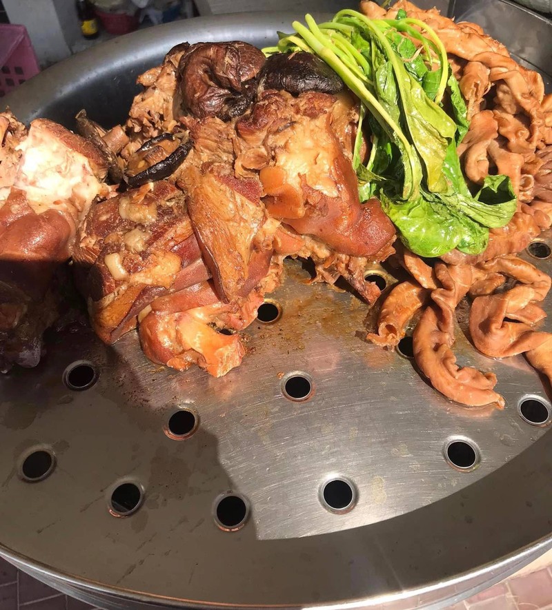 ใกล้เปิดให้บริการแล้วนะคะ เตรียมพบกับความอร่อย ฟิน กับขาหมูสนามม้า ขาหมูสูตรโบรา
