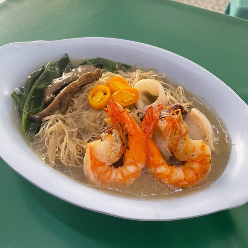 เส้นหมี่ราดหน้าทะเล