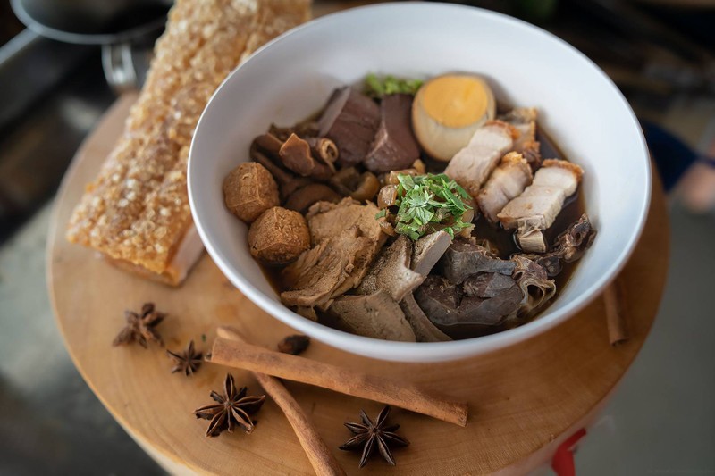 ก๋วยจั๊บน้ำข้นอร่อย เครื่องแน่นๆ