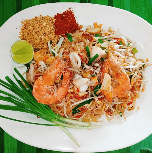 ผัดไทกุ้งสด + ทะเล