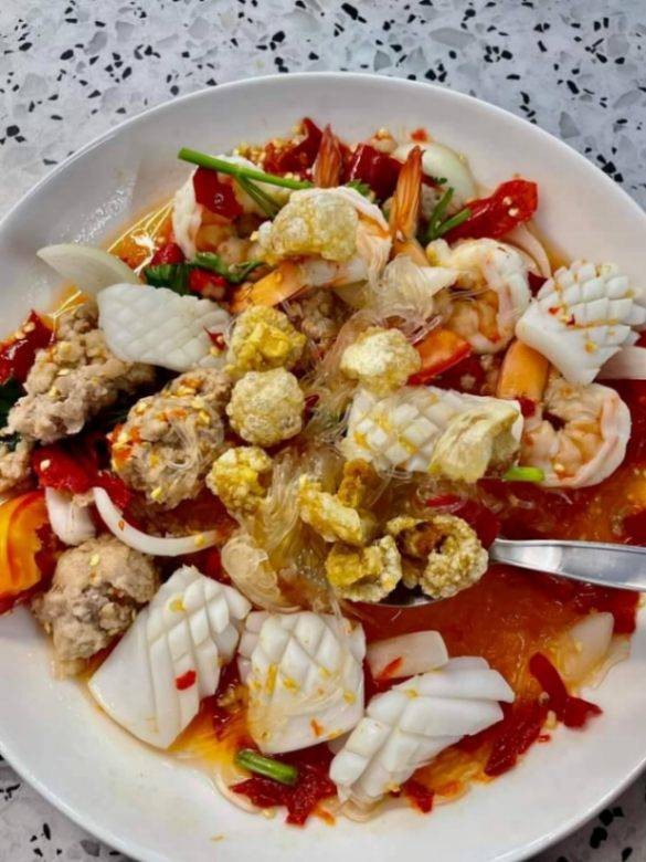 ยำวุ้นเส้นรวมมิตร (หมูสับ,กุ้ง,หมึก)