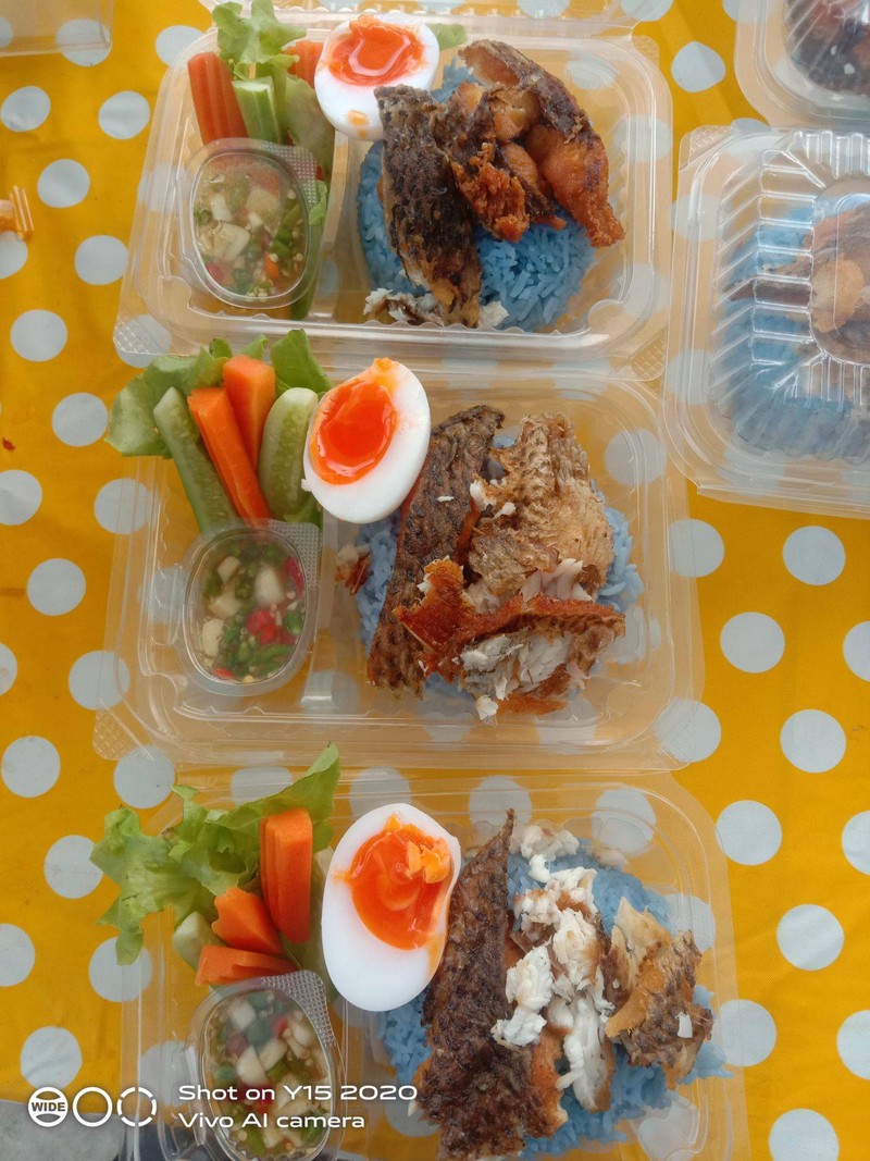 ข้าวอัญชันปลาแกะ