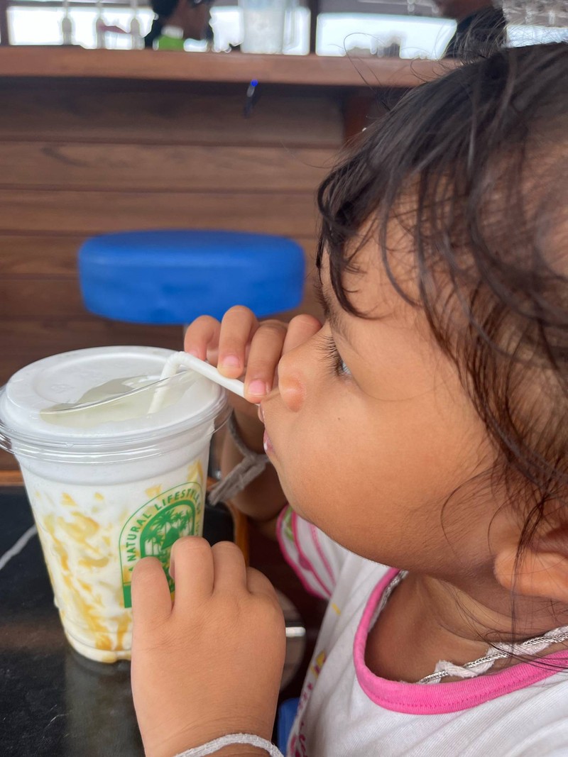 นมคาราเมลเย็น