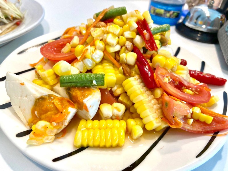 ตำข้าวโพดไข่เค็ม